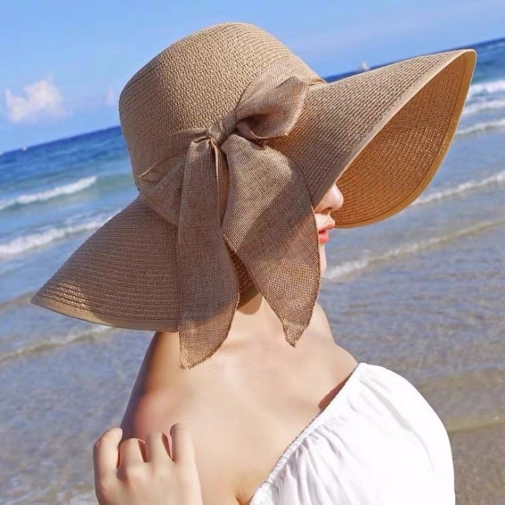 Straw hat with ribbon 🎀